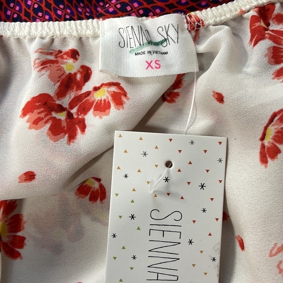 Sienna Sky NWT White and Pink Floral Print Cold Shoulder Peplum Top Size XS - Picture 8 of 10